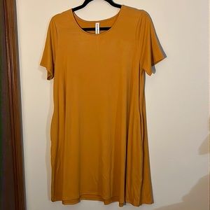Mustard T-shirt dress with pockets